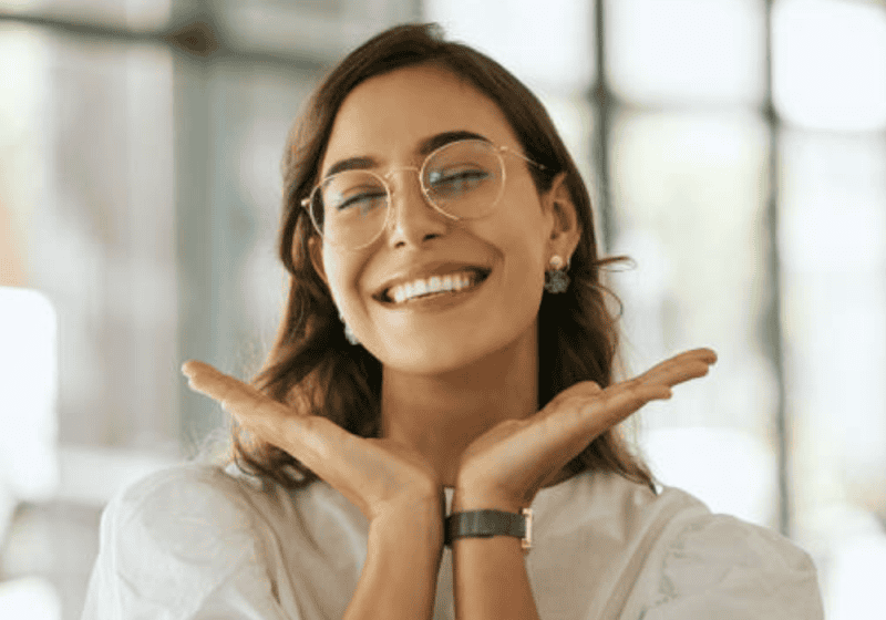 female with a growth mindset staying positive.