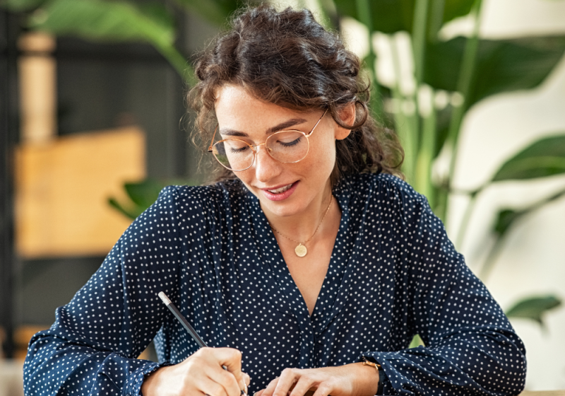 Female using the simple planning system to start 2026 organized.